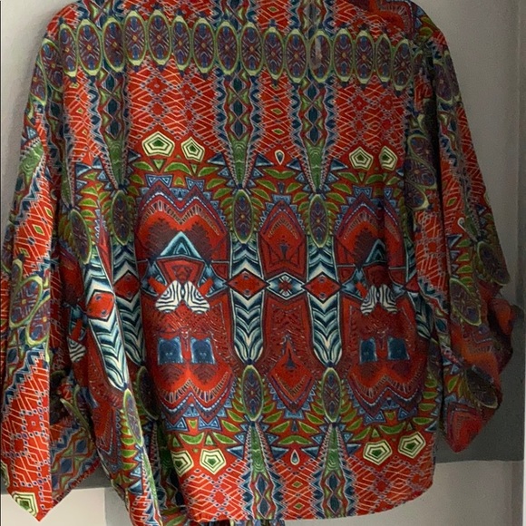 ✨NWT✨ FAB’RIK Patterned Red Blue Green Tie Top - Picture 4 of 4